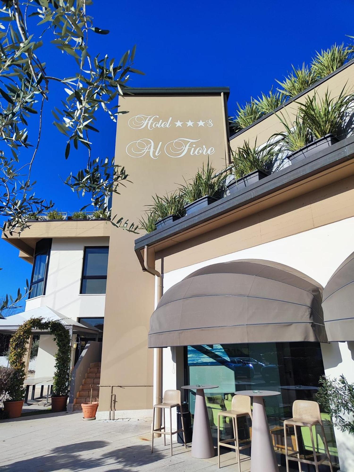 Hotel Ristorante Al Fiore Пескьера-дель-Гарда Экстерьер фото